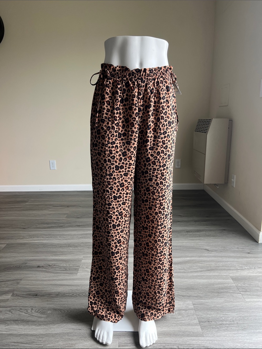Shade & Shore Women's Ruffle Waist Leopard Print Brown Cover Up Pants.